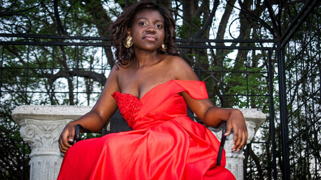 Photo strapless dress